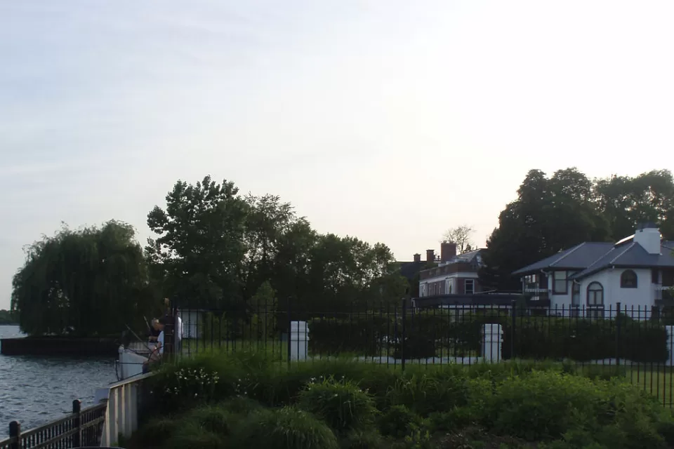 Lakefront homes in Grosse Pointe Park, Michigan